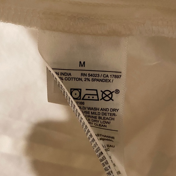 Old Navy Women’s White Casual Button Down Shirt - Picture 4 of 5